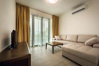 Апартаменты Adria lux apartmens 2 Свети-Стефан Апартаменты с 2 спальнями, балконом и видом на море-7