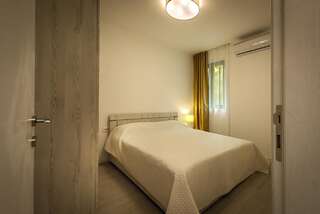 Апартаменты Adria lux apartmens 2 Свети-Стефан Апартаменты с видом на сад-8