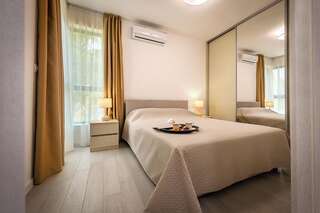 Апартаменты Adria lux apartmens 2 Свети-Стефан Апартаменты с 2 спальнями, террасой и видом на сад-5