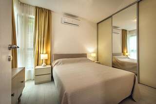 Апартаменты Adria lux apartmens 2 Свети-Стефан Апартаменты с 2 спальнями, террасой и видом на сад-6