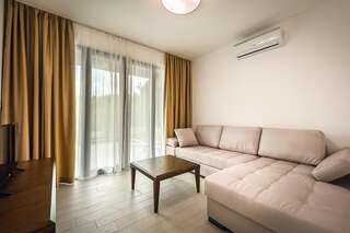 Апартаменты Adria lux apartmens 2 Свети-Стефан Апартаменты с 2 спальнями, террасой и видом на сад-8